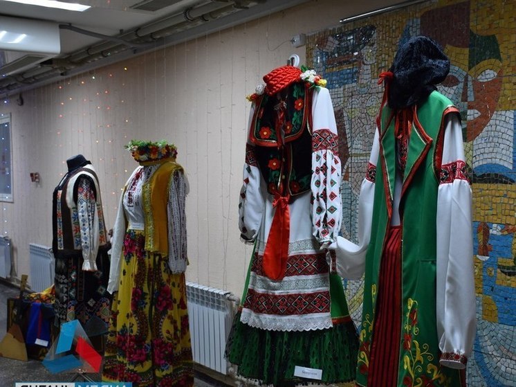 Выставка национальных костюмов открылась в Алчевске ЛНР
