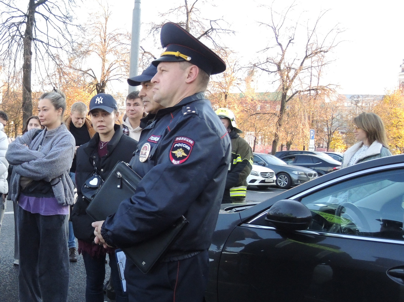 В Москве из четырехдневного заточения в машине спасли кота: кадры  спецоперации