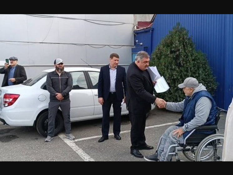 В Дагестане вручили 11 автомобилей инвалидам