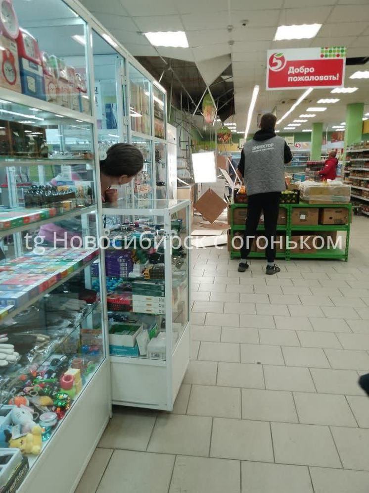 В новосибирской «Пятерочке» из-за ремонта рухнул потолок