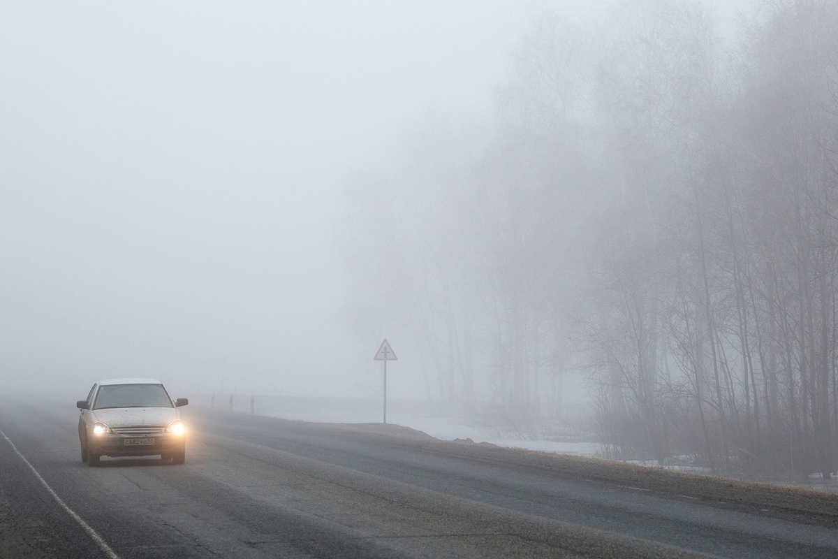 Утро туманное, утро седое… поэтому костромским автомобилистам следует быть начеку