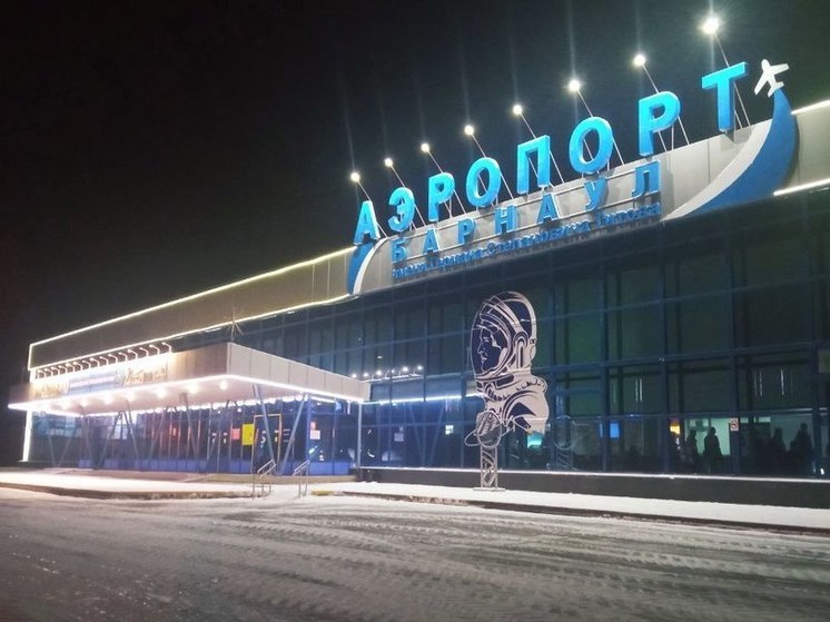 Барнаульский аэропорт приостановил работу из-за снегопада