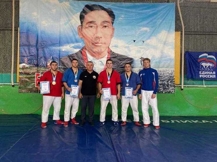 Липецкие борцы на поясах получили 4 медали соревнований памяти Басанга Комушева