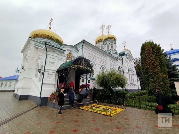 Для реставрации сняли купол с колокольни Раифского монастыря в Татарстане