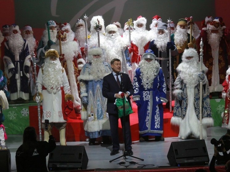 Мэр Новосибирска установил связь между Новым годом и 7 ноября