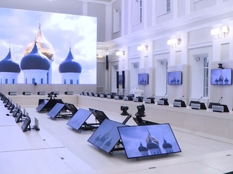Обновленный после ремонта актовый зал правительства показал Михаил Ведерников