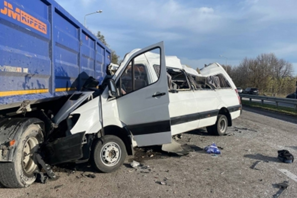 Владельца микроавтобуса, в котором погибли сотрудники белгородского предприятия, отправили под домашний арест