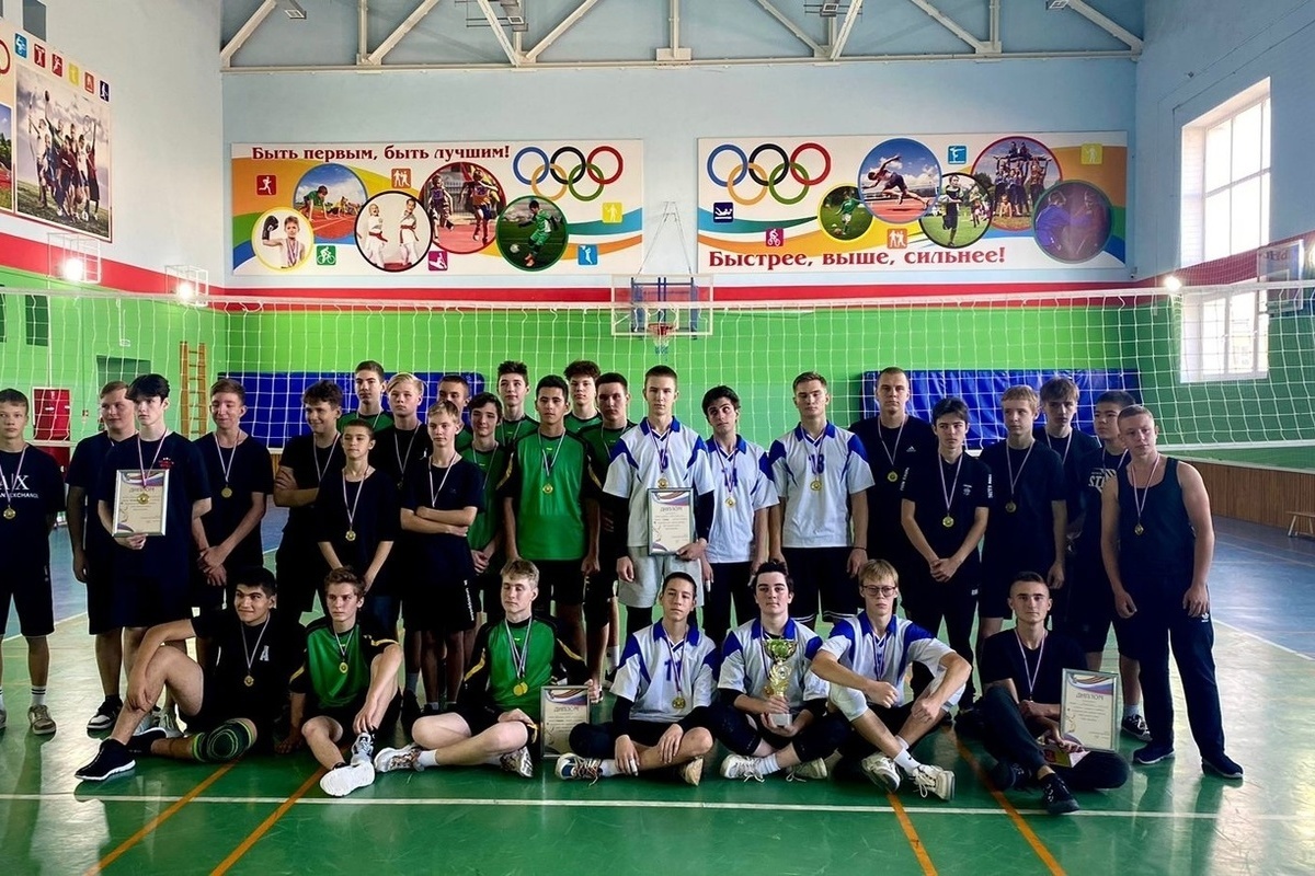 Краснодарские школьники приняли участие в открытом турнире по волейболу ко Дню народного единства