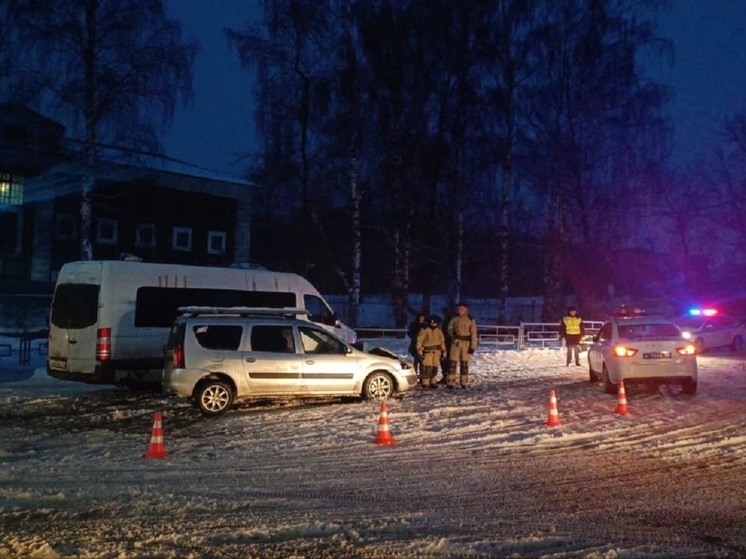 Пассажиры травмировались в столкновении «Лады» и автобуса в Дегтярске