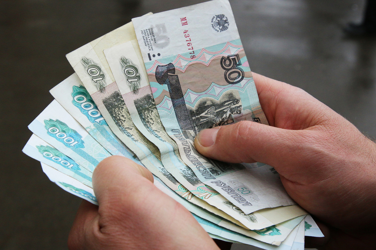 Russians massively took cash to banks: motives named