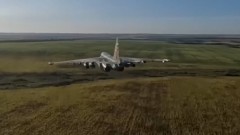 Пилоты Су-25 ликвидировали замаскированные позиции и технику ВСУ: видео