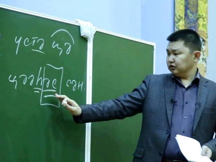 В главном хуруле Калмыкии возобновляются курсы изучения родного языка