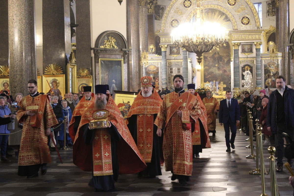 В Петербурге более 75 тысяч верующих поклонились мощам Георгия Победоносца