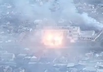 Как сообщает украинский Телеграм-канал Klymenko Time со ссылкой на Воздушные силы Украины, взрывы гремят в городе Кропивницком в центральной части Украины