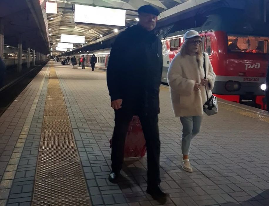 Опубликованы фото возвращения Аллы Пугачевой в Россию: шуба и кроссовки
