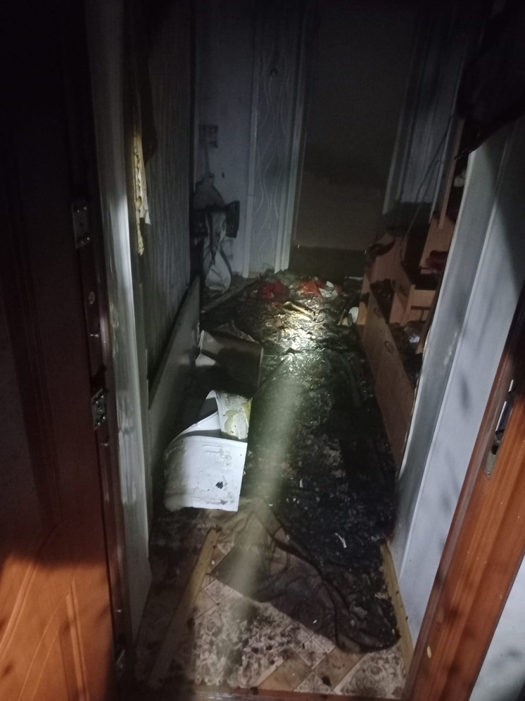 Огонь выжег комнату в квартире дома в поселке Карелии