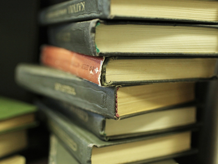 Новгородцы могут подарить книги осужденным