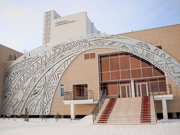 Год назад было открыто новое здание Нюрбинского театра