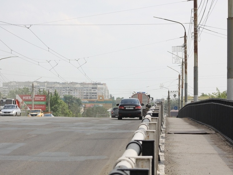 На Зареченском мосту в Туле просел асфальт