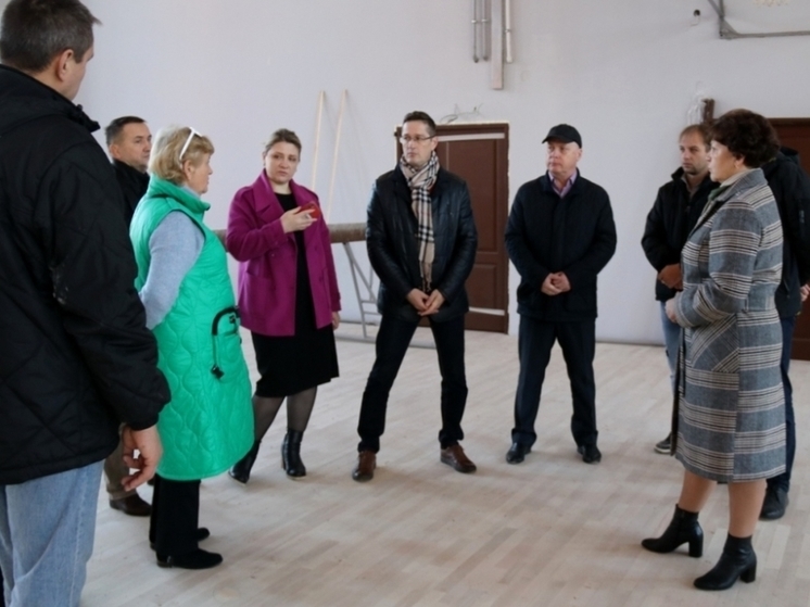 Депутаты гордумы проконтролировали капремонт нового корпуса школы №1 в Рязани