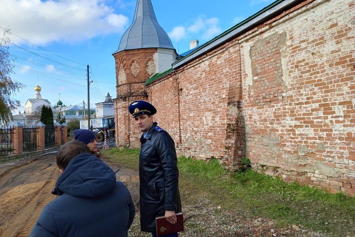 В Ярославской области возбуждено уголовное дело по факту порчи земляной крепости 17 века