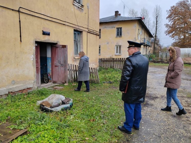 Жилой дом с прогнившими потолками в Кикерино признали аварийным