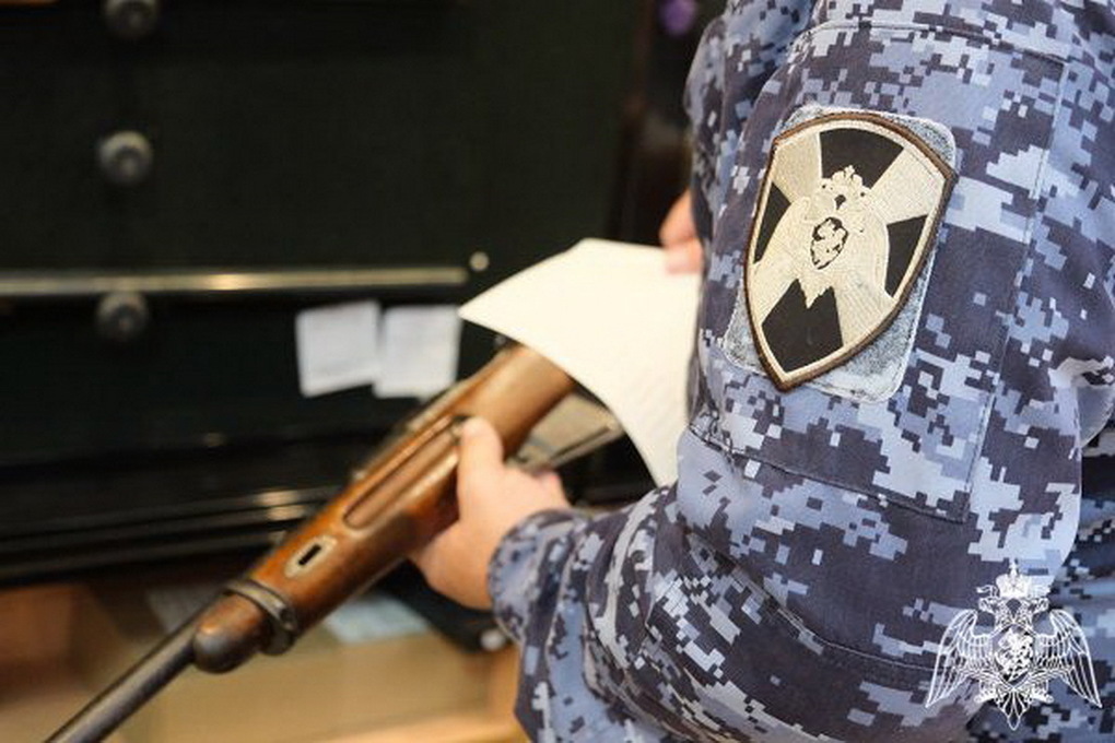 Курские росгвардейцы в октябре проверили более 450 владельцев оружия