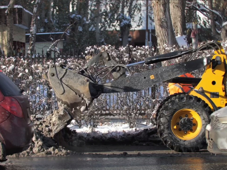 Начало положено: с дорог в Тюмени вывезли 12 тысяч кубов снега
