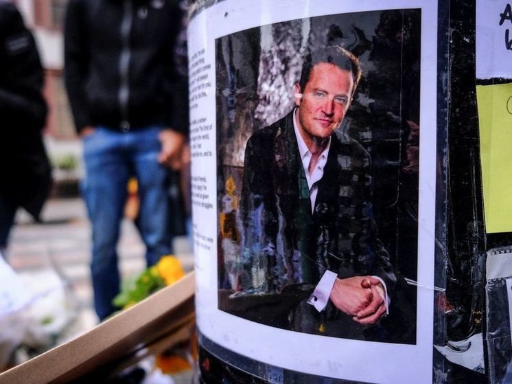 Звезду сериала "Друзья" похоронили недалеко от студии Warner Bros.