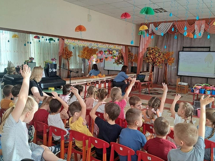 Воспитанники курского детсада собрали для лесничества 100 кг семян каштана
