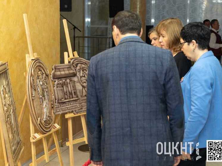 В Липецке открылась выставка семьи Бацелевых «Вольные резчики»