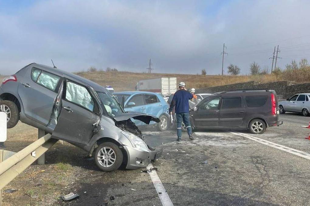 В массовой аварии под Ставрополем пострадали две женщины