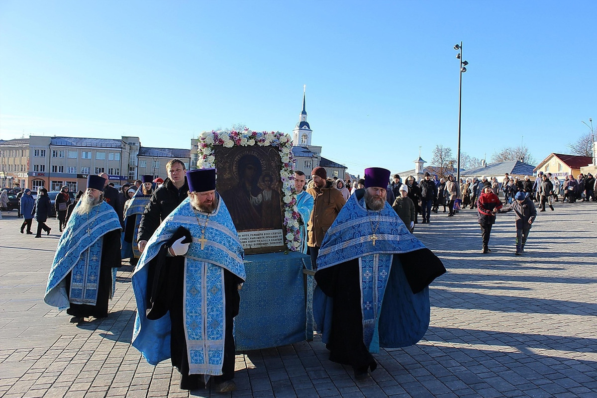 В Кинешме прошёл крестный ход в честь праздника иконы Божией матери «Казанская»