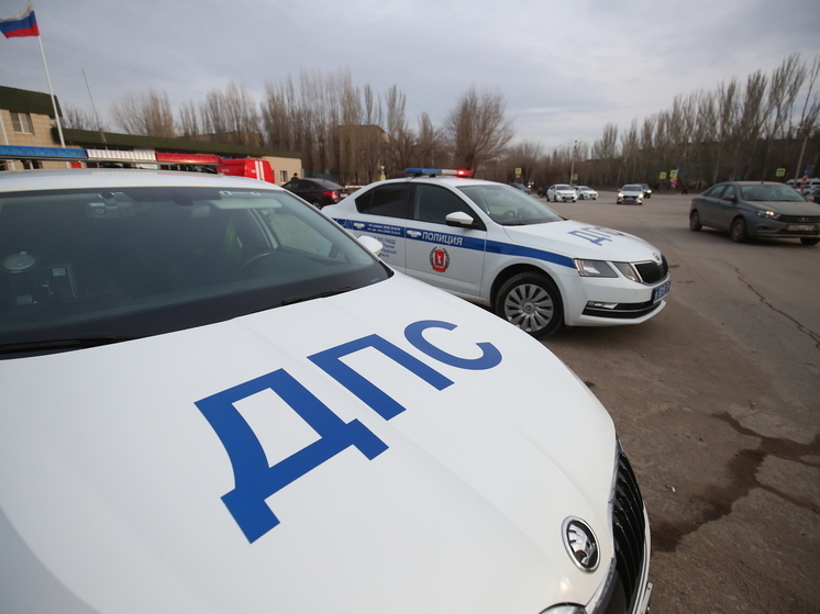 Под Волгоградом на трассе водитель скончался после столкновения с грузовиком