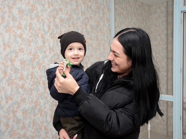 В Оренбурге 58 детей-сирот наконец-то получили ключи от квартир