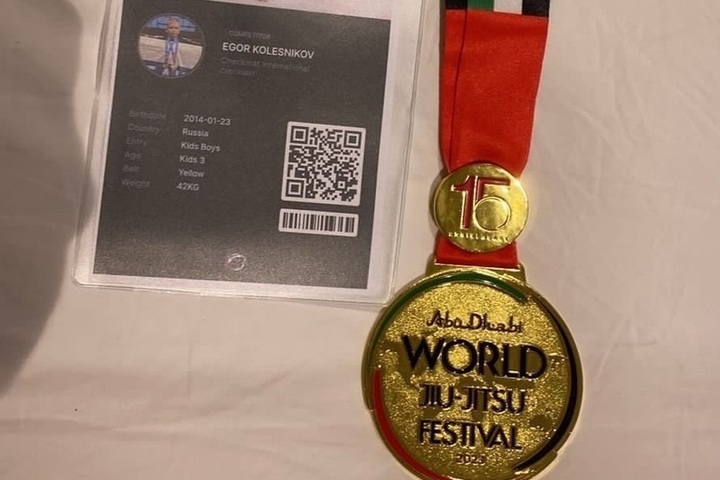 Боец из Хакасии увез золото с турнира в Абу-Даби