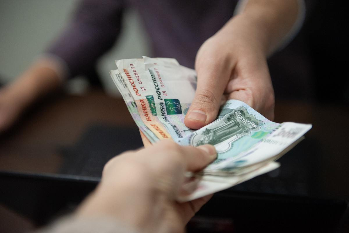 В Астраханской области ищут шиномонтажника с зарплатой до 200 тысяч рублей
