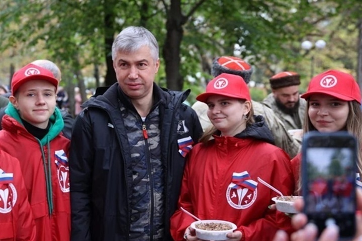 В день народного единства в Ростове состоялось массовое тюльпанонасаждение с участием Алексея Логвиненко