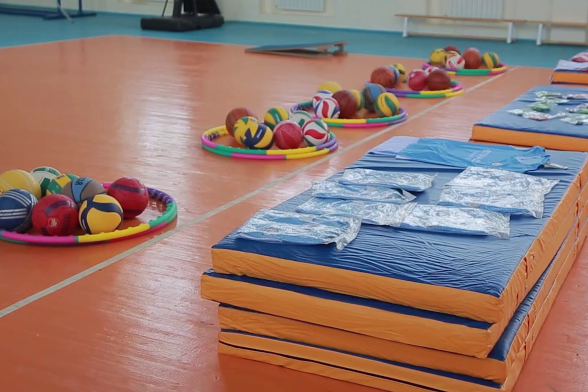 Школа в Дагестане получила недостающий спортивный инвентарь