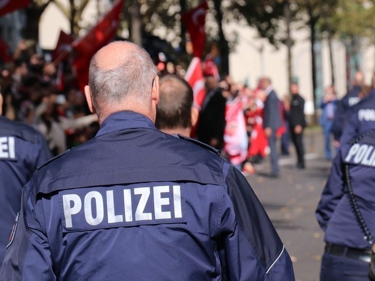В Берлине при подрыве «шаровой бомбы» пострадали 2 полицейских и ребенок