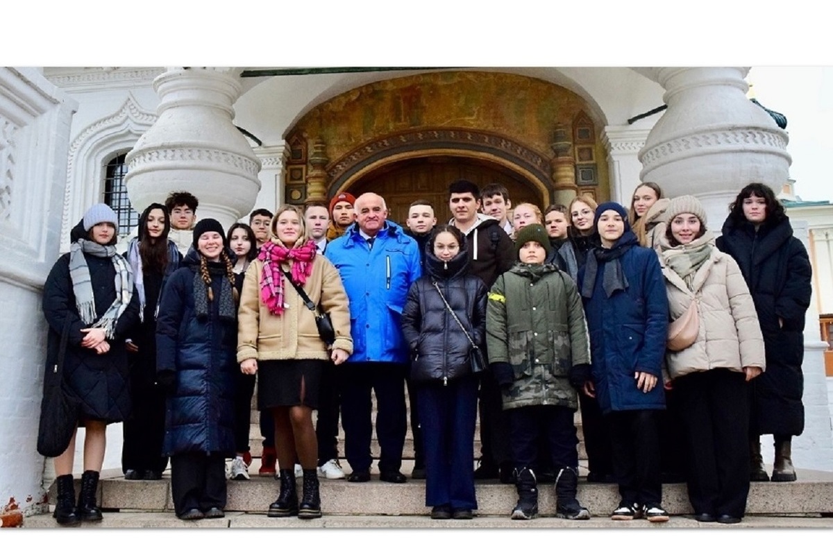 Губернатор Сергей Ситников поздравил костромичей с Днем народного единства и провел экскурсию