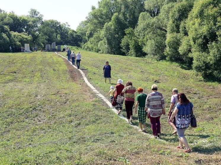 В Орловской области увековечили память почётного гражданина Николая Семенева