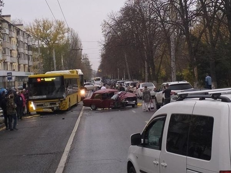 Три человека пострадали в ДТП с автобусом в Ростове