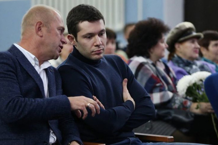 Алиханов разъяснил ситуацию со сносом довоенного здания поликлиники на Расковой