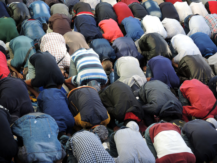 "На праздничную молитву к нам приходит около 350 человек из 20 000 мусульман, живущих в районе"