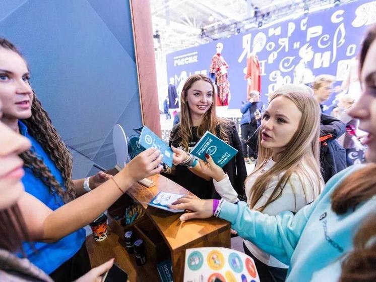 Более двух тысяч человек прошли по маршруту «Серебряное ожерелье» на выставке «Россия»