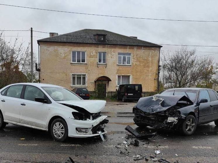 Toyota влетела в Volkswagen на трассе в сторону Литвы под Калининградом