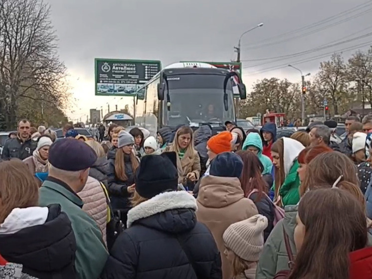 Для школьников из ЛНР подготовлены экскурсии в Москве и Санкт-Петербурге