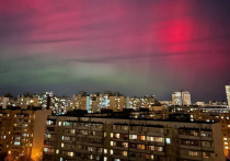 Из-за сильной магнитной бури в небе российских регионов, а также в Белоруссии и на Украине можно было заметить аномальное красное свечение