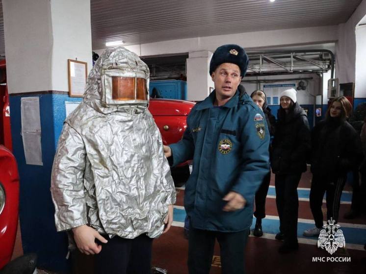 Школьники Алтайского края познакомились с работой пожарных
